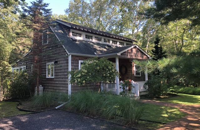 Beautiful, private 4-bedroom house near beaches, EH village