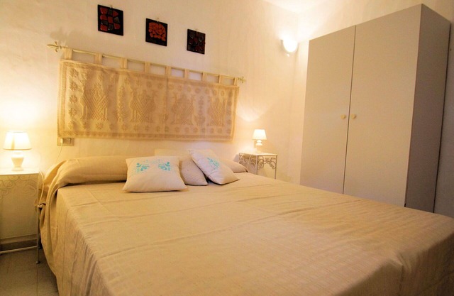 Beautiful private villa for 8 guests with WIFI, A/C, TV, terrace, pets allowed and parking
