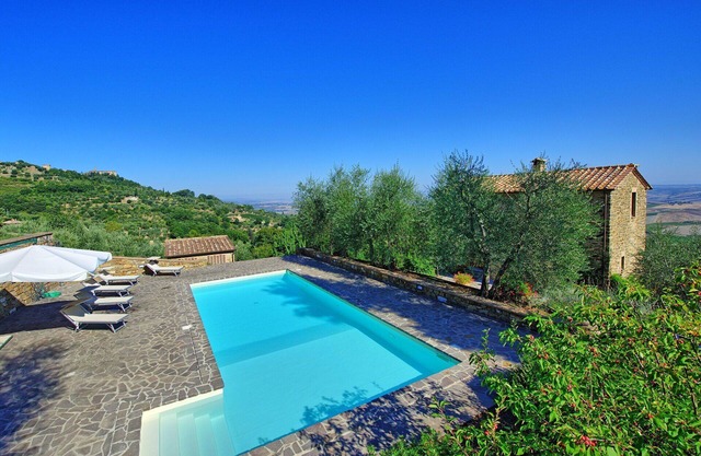 Beautiful private villa for 8 people with private pool, WIFI, patio, panoramic view and parking