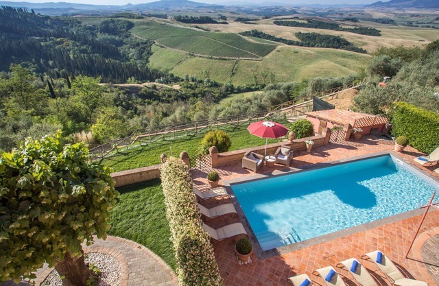 Beautiful private villa with A/C, private pool, WIFI, TV, terrace, pets allowed and panoramic view