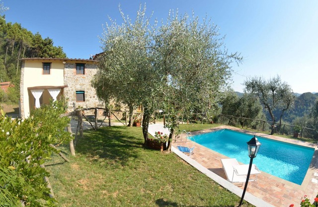 Beautiful private villa with private pool, WIFI, TV, pets allowed and panoramic view, close to L.