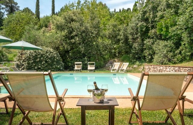 Beautiful private villa with WIFI, private pool, A/C, TV, terrace and panoramic view, close to L.