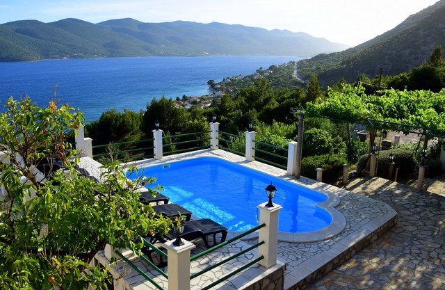 Beautiful private villa for 8 people with A/C, private pool, WIFI, TV, terrace and pets allowed