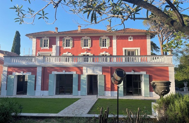 Beautiful property walking distance to beach, swimming pool, park, Toulon Le Pradet