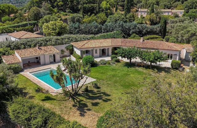 Beautiful Provencal house with swimming pool