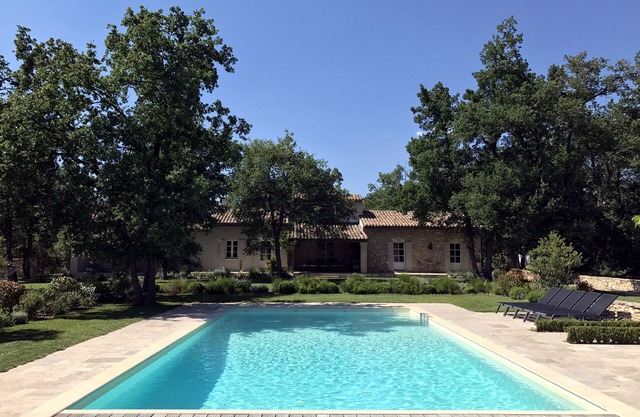 Beautiful Provence House in the Luberon - Heated Swimming Pool & Large Gardens.