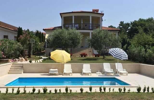 Beautiful, quietly situated vacation home with three apartments and pool