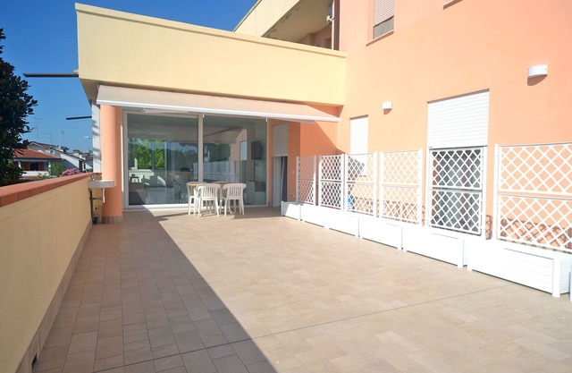 Beautiful renovated apartment with 50m2 terrace