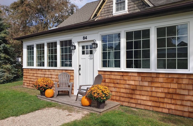Beautiful, Renovated Private Beach House, One Block from Bay