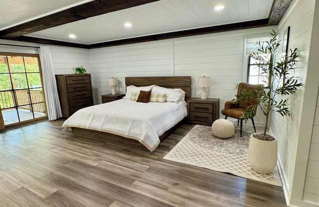 Beautiful river front studio with dock and adjacent boat ramp