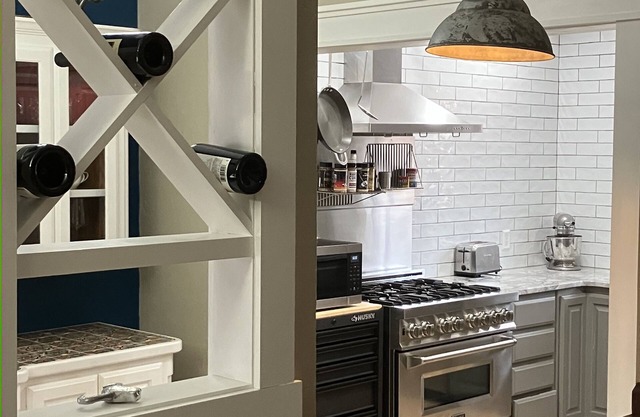 Beautiful Roomy vacation getaway for 8 guest to this fabulous playhouse