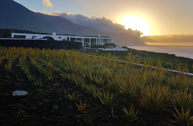 BEAUTIFUL RURAL UNIQUE ONE BEDROOM APARTMENT BY THE SEA IN SUNNY FRONTERA VALLEY