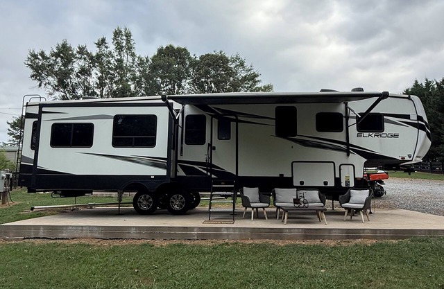 Beautiful RV minutes from TIEC