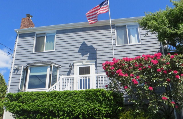 Beautiful Sand Hill Cove Home on the Hill