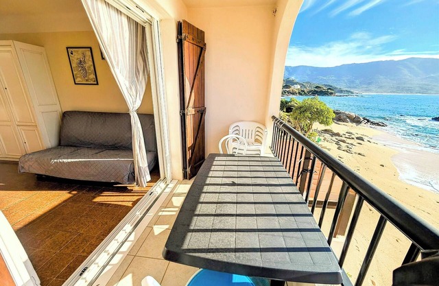 Beautiful sea view on 4pers beach