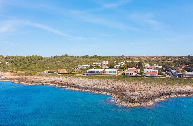 Beautiful sea view property very close to the beach, Binisafuller