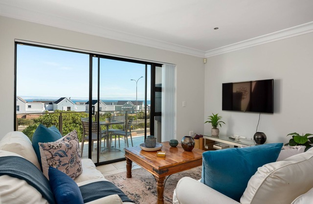 Beautiful Secure Apartment With Spectacular Views