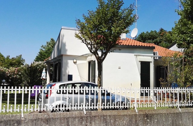 Beautiful single storey villa with 3 bedrooms, two bathrooms and private garden