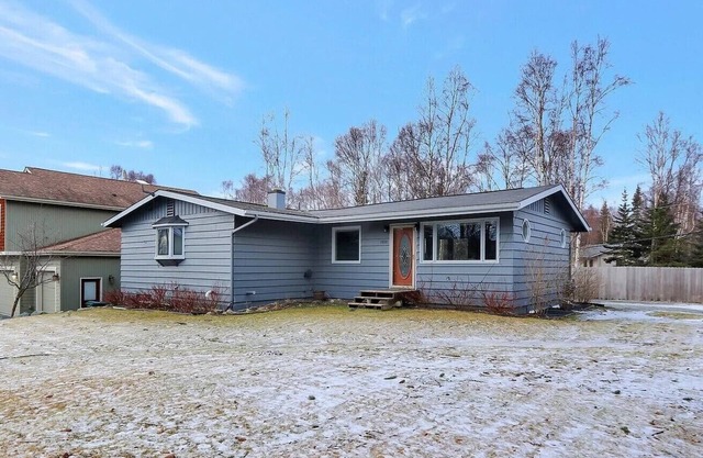 Beautiful South Anchorage 5-bedroom house with HOT TUB