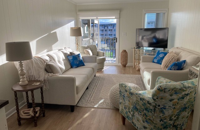 Beautiful Southwinds condo, oceanfront community with two pools and beach access