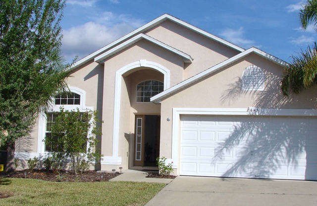 Beautiful, spacious 4 bed villa near Disney with private pool, WiFi & pool table
