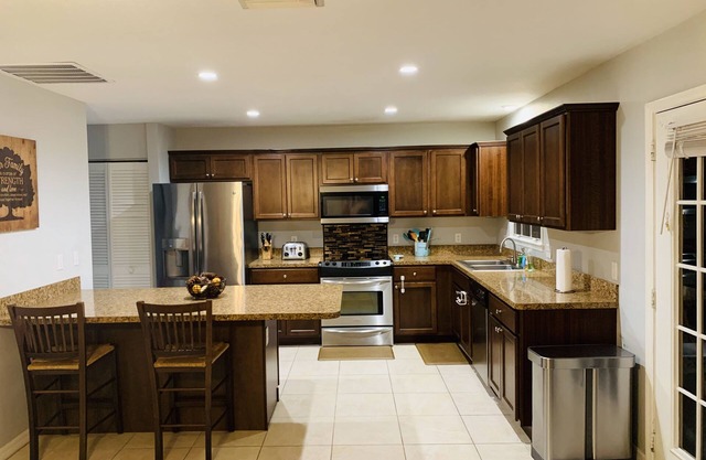 Beautiful specious home conveniently located 10 minutes from Englewood beach