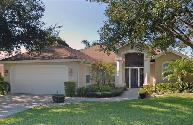 Beautiful Sundrenched Villa with Private Pool & Lake Views