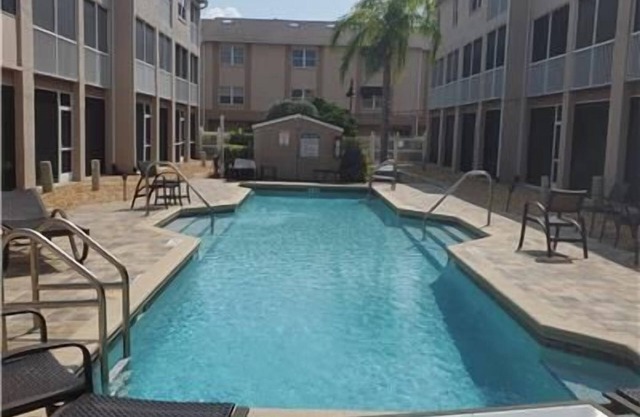 Beautiful, town-home in the heart of Tierra Verde Island! Available yearly!