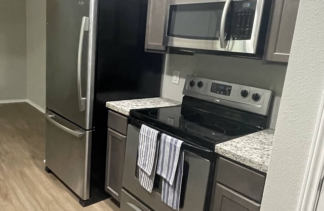 Beautiful townhome located in CS up to 6 guests!