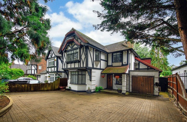 Beautiful Tudor House - 15 mins to Wembley Stadium
