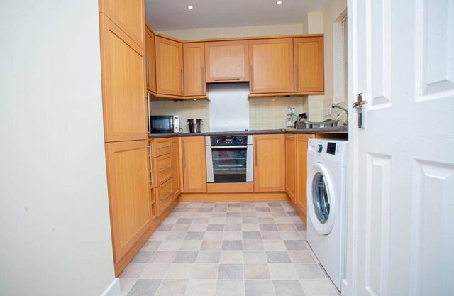 Beautiful two Bedrooms Ensuite Apartment