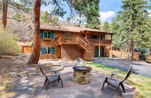 Beautiful Green Mountain Falls Cabin