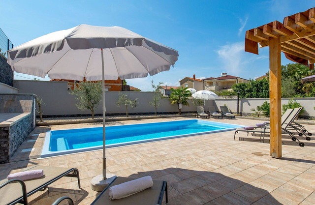 Beautiful villa for 10 people with WIFI, private pool, A/C, TV and terrace