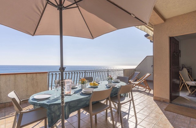Beautiful villa for 9 guests with WIFI, terrace, pets allowed and parking