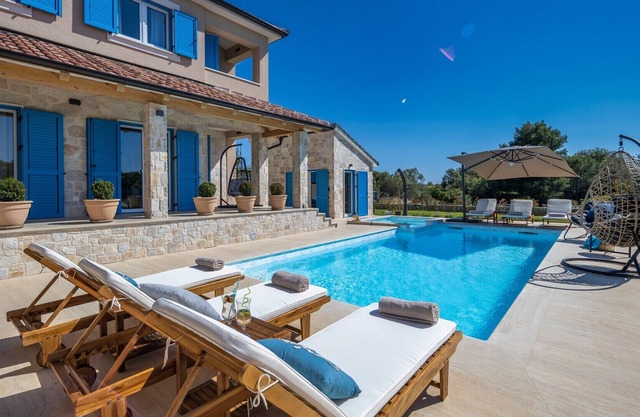 Beautiful Villa Golden Olive