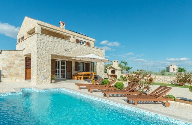 Beautiful villa in Privlaka with heated swimming pool