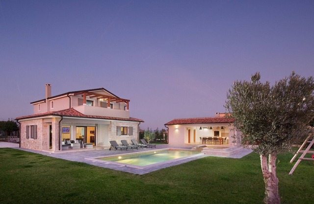 Beautiful Villa Korat, in Istria, with a Pool