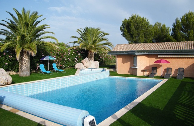 Beautiful villa near Narbonne and Béziers on 3000 m2. 1st YEAR OF RENT