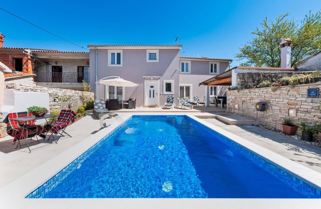 Beautiful Villa Nina with private pool in a very quiet location
