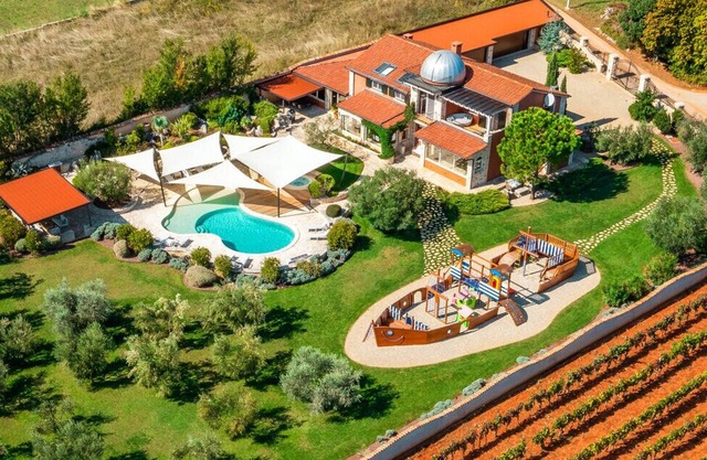 Beautiful Villa Omo with pool in Pula