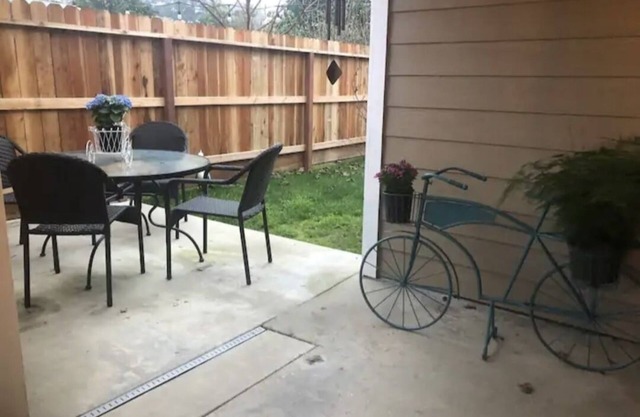 Beautiful Villa on Velie!