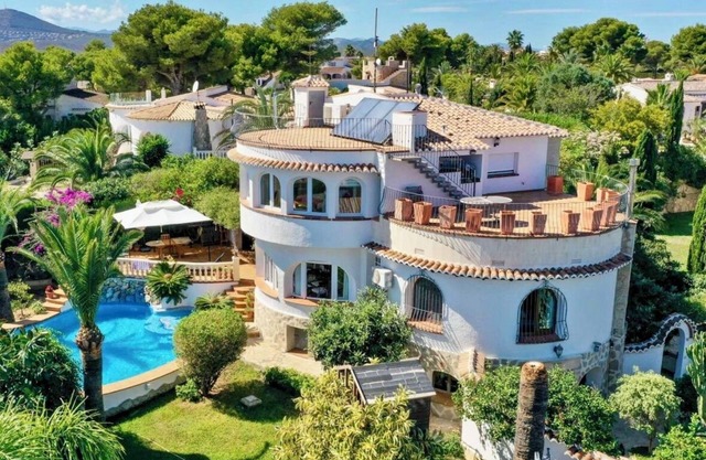 Beautiful villa overlooking the sea and island of ibiza 300G