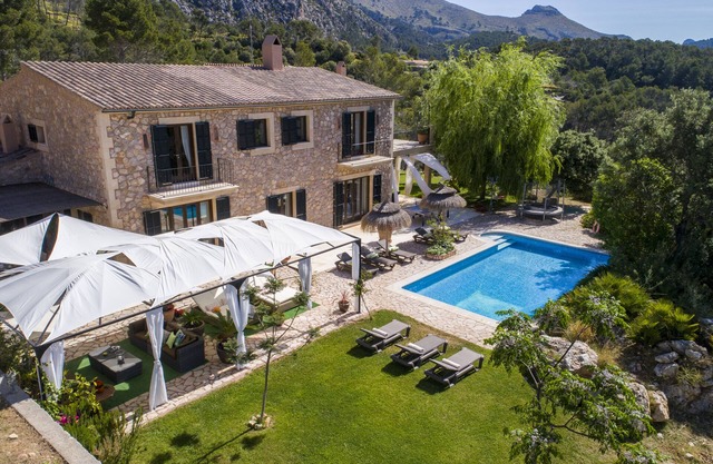 Beautiful villa with breathtaking sea and mountain views 10 minutes from Andratx