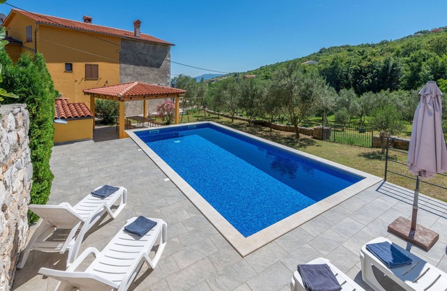 Beautiful villa with sea view, for 7 people