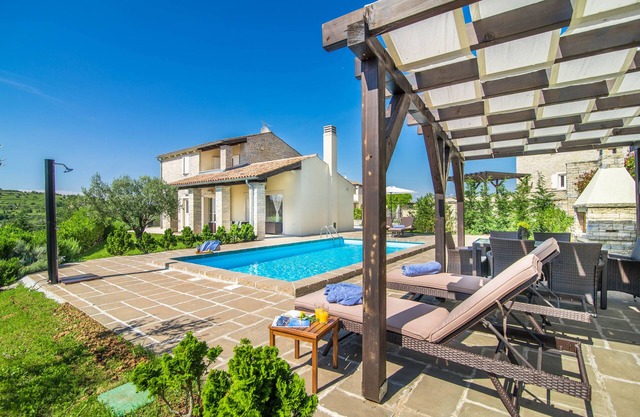 Beautiful villa with swimming pool, sea view, barbecue, wifi, free wifi