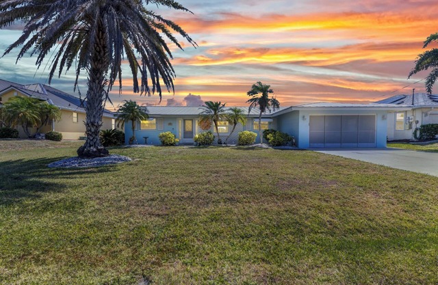 Beautiful Waterfront House with Heated Pool and Fishing Dock