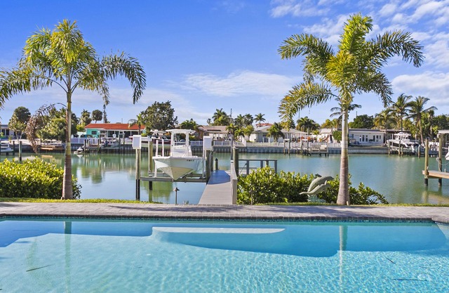 Beautiful Waterfront Home on Vina Del Mar - Walk to Pass-a-Grille Beach