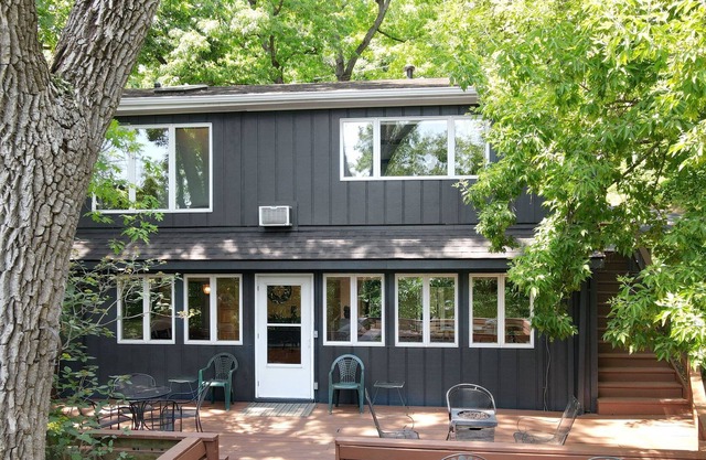 Beautiful Waterfront Wooded 6 Bedroom Home ~ On the Rock River/ Lake Koshkonong