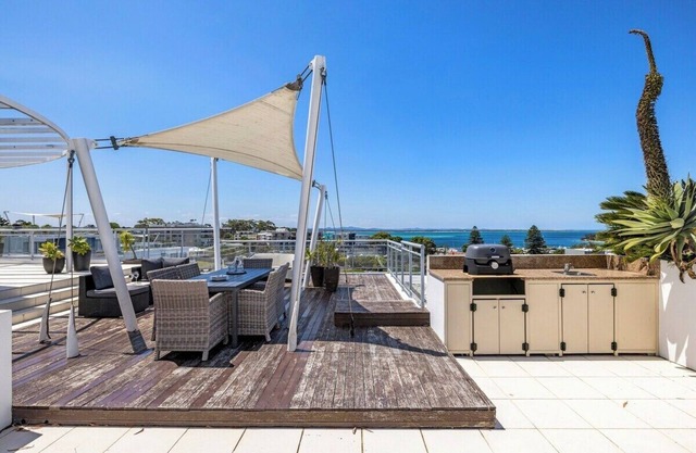 Beautiful Waterview Penthouse