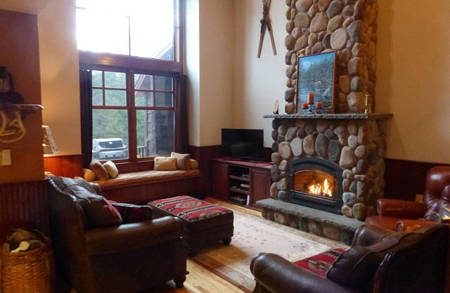 Beautiful Wooded Townhouse in Lake Placid